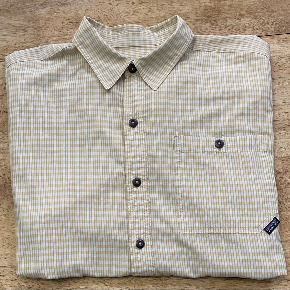 Patagonia Puckerware Men’s Size Medium Plaid Cotton Blend Short‎ Sleeve Shirt